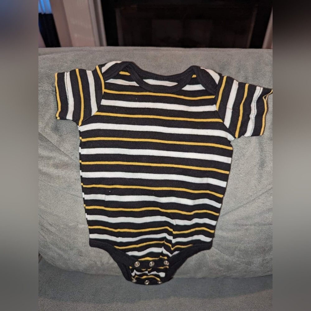 Baby Favorite Bodysuits Onesie Size 0-3 Months Used, Excellent Condition
